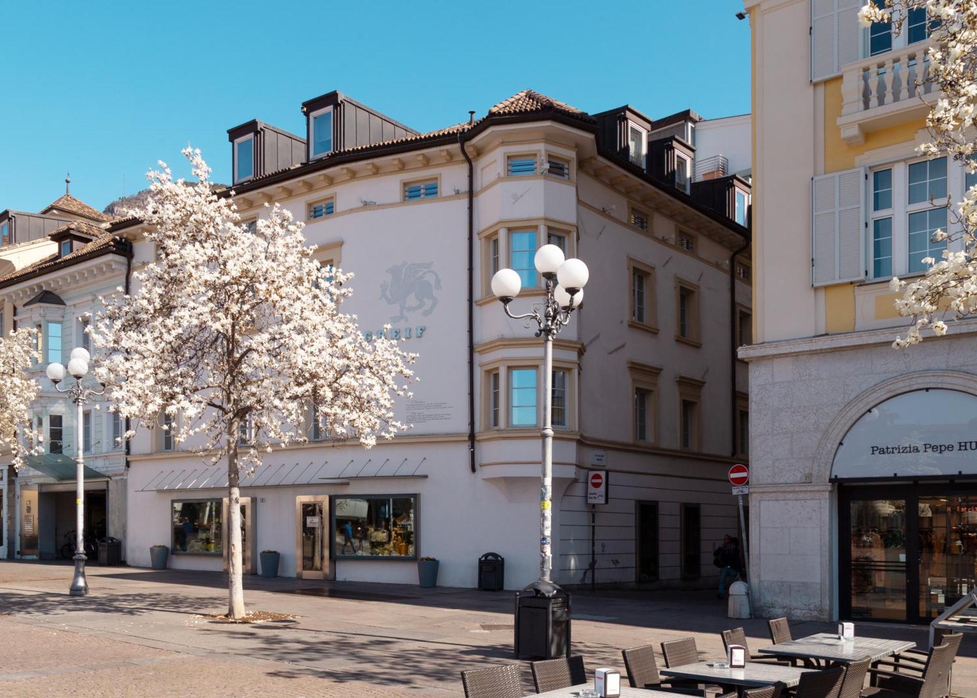 Hotel Greif, A Member Of Design Hotels Bozen Extérieur photo